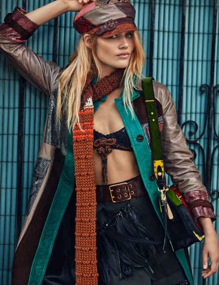 Caroline Corinth Embraces 60's Fashion for ELLE Spain Caroline Corinth Embraces 60's Fashion for ELLE Spain