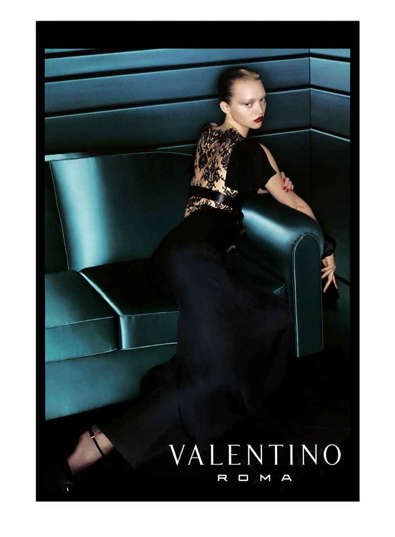 Valentino features black lace in fall-winter 2006 campaign