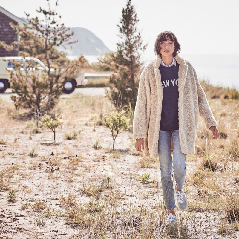 H&M Short Pile Coat, Sweatshirt with Printed Design, Cotton Short and Slim Ankle High Jeans