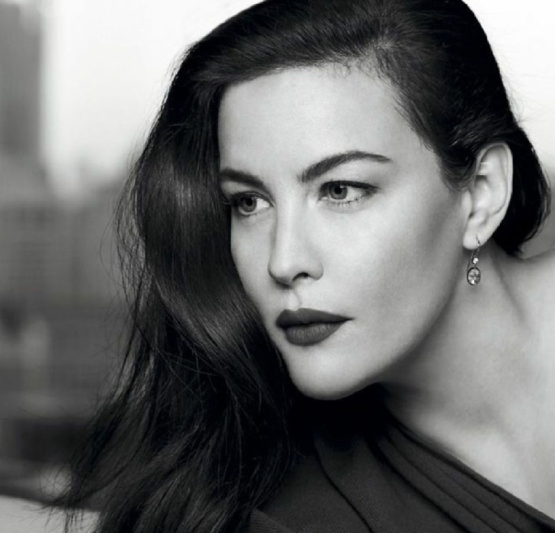 Ready for her closeup, Liv Tyler shows off a wavy hairstyle