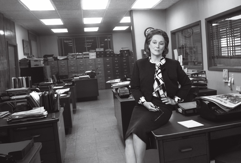 Actress Meryl Streep portrays editor Katharine Graham in cropped jacket, print top and mid-length skirt. Photo: Vogue/Annie Leibovitz