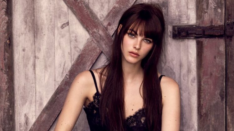 Vittoria Ceretti Embraces Autumn Style Outdoors for Vogue Germany
