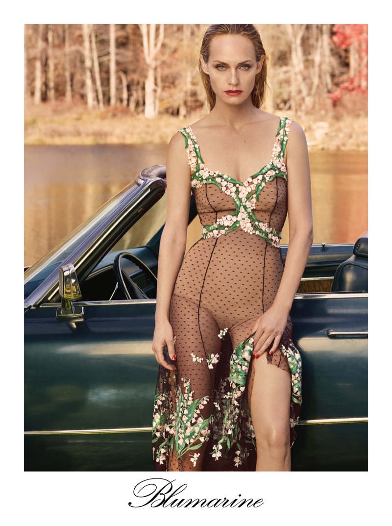 An image from Blumarine's spring 2018 advertising campaign with Amber Valletta