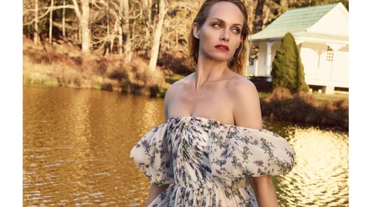 Flaunting some shoulder, Amber Valletta fronts Blumarine's spring-summer 2018 campaign