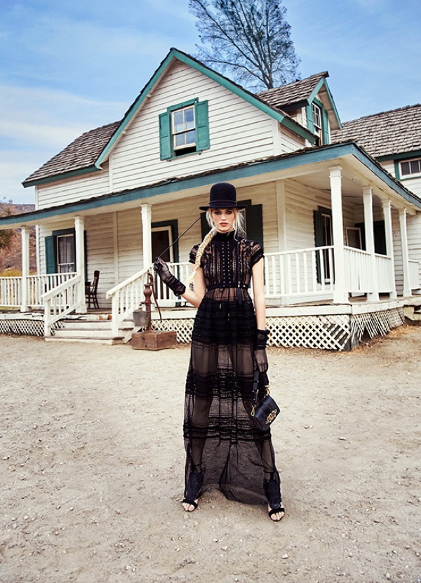 Devon Windsor wears black gown in Elisabetta Franchi's spring-summer 2018 campaign