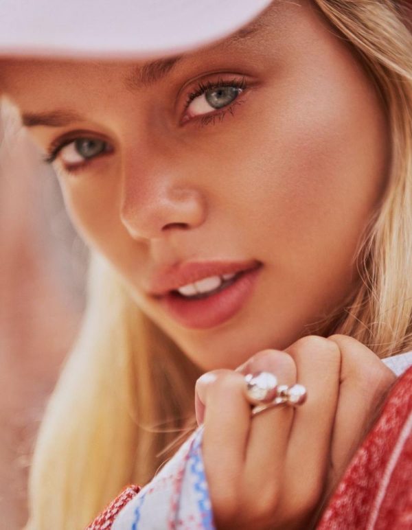 Frida Aasen | Street Style Fashion Editorial | ELLE China