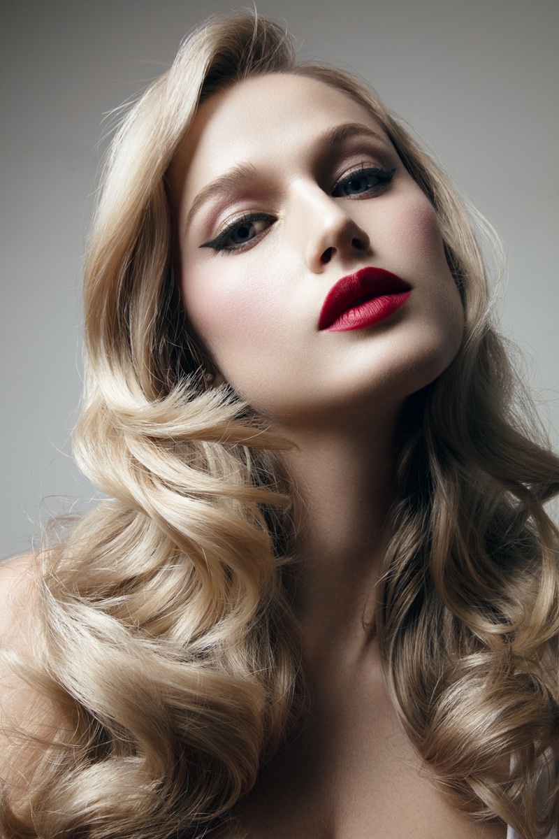 Model Xenia Micsanchi wears her hair in polished waves. Photo: Jeff Tse