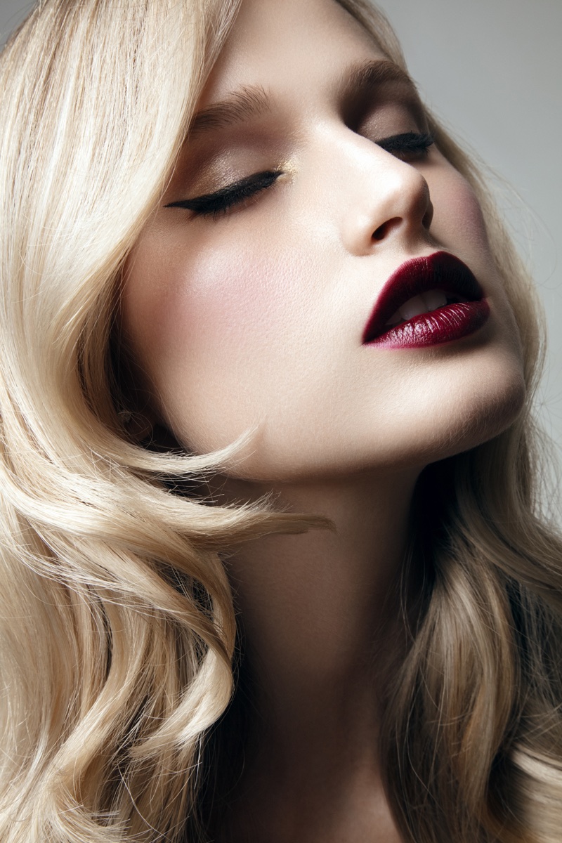 Xenia Micsanchi wears a plum-colored lip. Photo: Jeff Tse