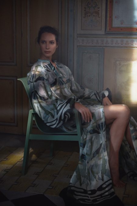 Christy Turlington Wears H&M's Sustainable Conscious Collection H&M Conscious taps Christy Turlington for 2018 campaign