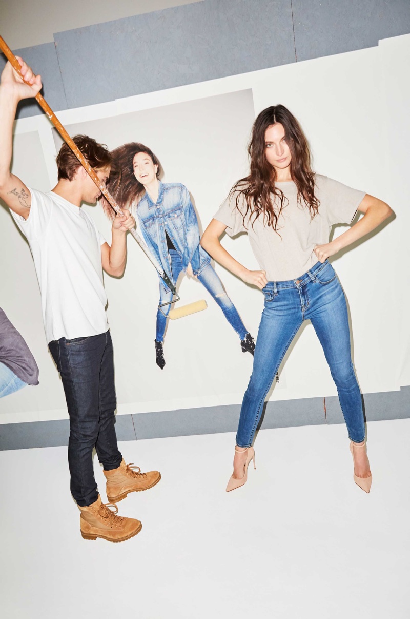 Jacquelyn Jablonski wears J Brand Short Sleeve Grandpa Tee in Calcite and 811 Mid-Rise Skinny in Lovesick