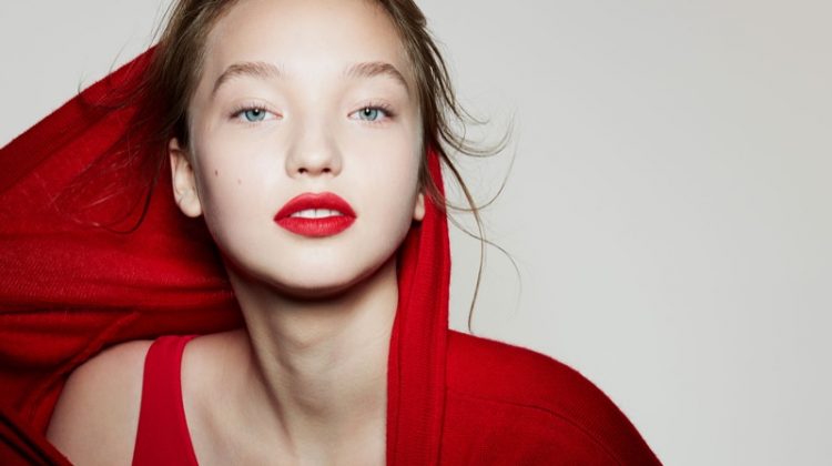 Milena Ioanna Models Dior’s Spring Makeup Looks for ELLE France