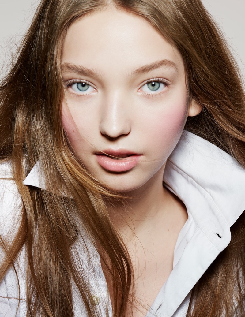 Milena Ioanna Models Dior's Spring Makeup Looks for ELLE France