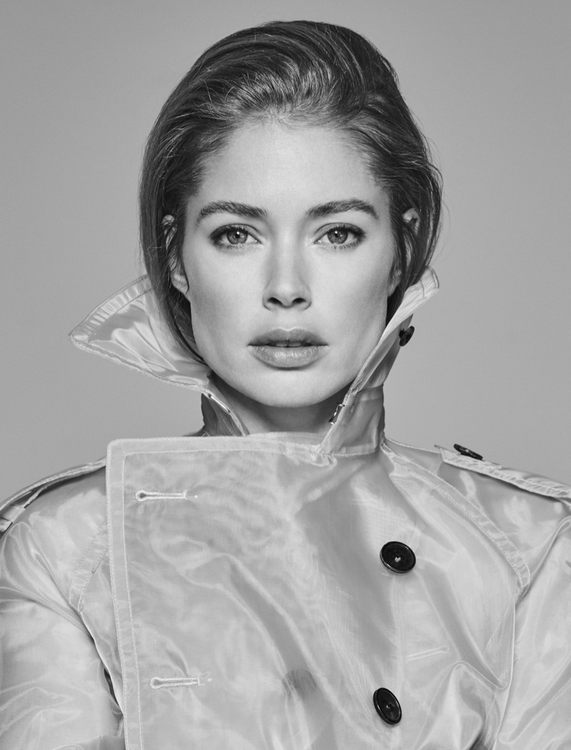 Ready for her closeup, Doutzen Kroes wears a trench coat