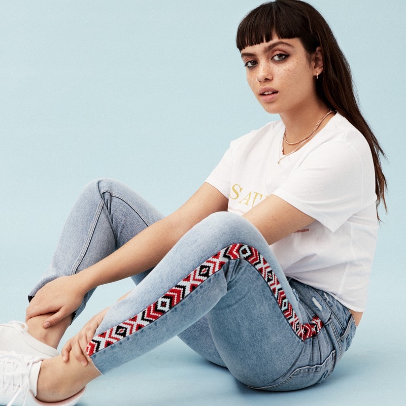 H&M T-Shirt with Tie and Slim Mom Jeans