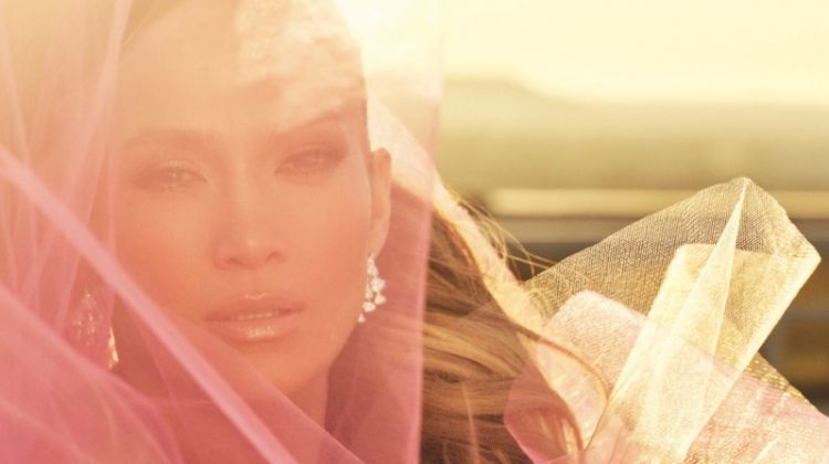 Jennifer Lopez poses in pink Oscar de la Renta gown and Bulgari earrings