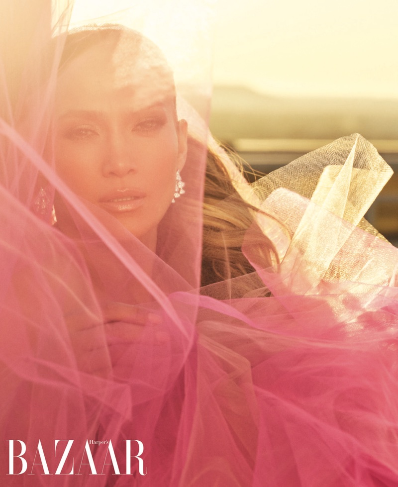 Jennifer Lopez poses in pink Oscar de la Renta gown and Bulgari earrings