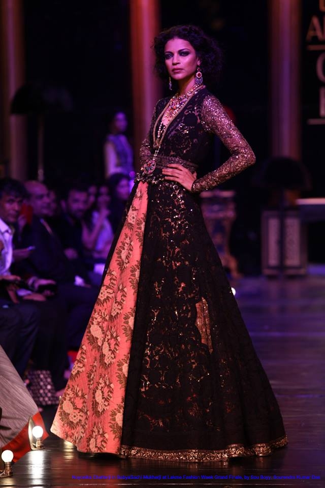 Noyonika Chatterji wears an Anarkali dress from SabyaSachi Mukherji. Photo: Sou Boyy / Wikimedia