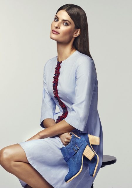 Isabeli Fontana Exudes Elegance in Carmela Shoes Spring '18 Campaign Isabeli Fontana stars in Carmela Shoes' spring-summer 2018 campaign