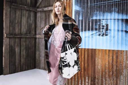 Calvin Klein Focuses On Prints for Pre-Fall 2018 Campaign Julia Nobis stars in Calvin Klein's pre-fall 2018 campaign
