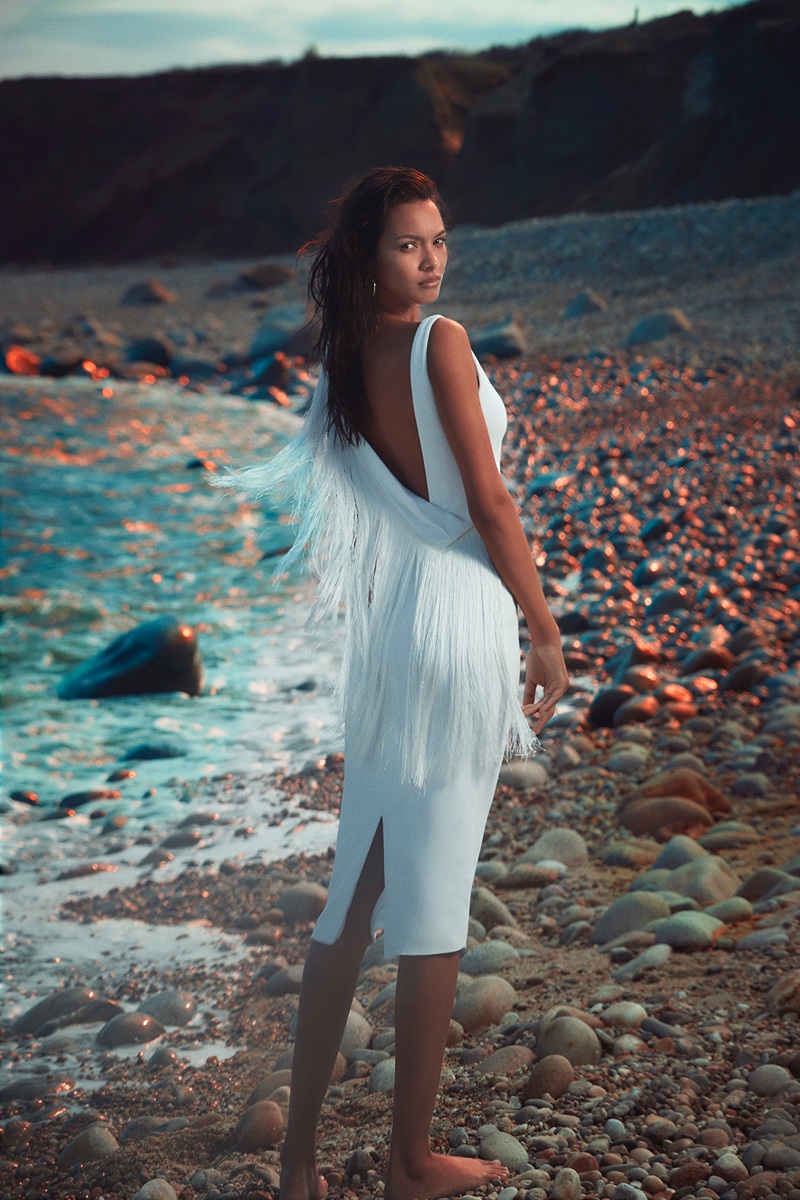 Model Lais Ribeiro wears white fringed dress in Cushnie et Ochs' pre-fall 2018 campaign