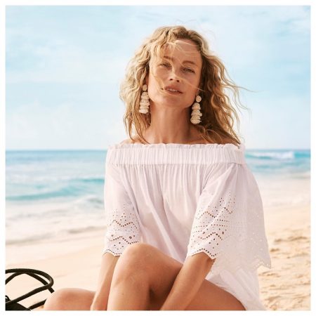 Carolyn Murphy & Maria Borges Chase the Sun for H&M's Summer 2018 Campaign Carolyn Murphy stars in H&M's summer 2018 campaign