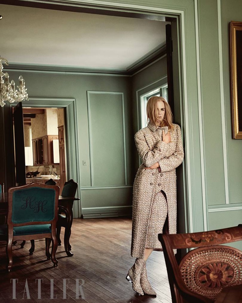 Nicole Kidman poses in tweed look from Chanel Haute Couture