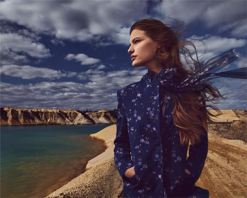 An image from Blumarine's fall 2018 advertising campaign