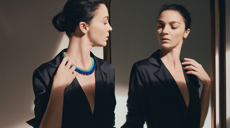Mariacarla Boscono wears necklace from Cactus de Cartier jewelry collection