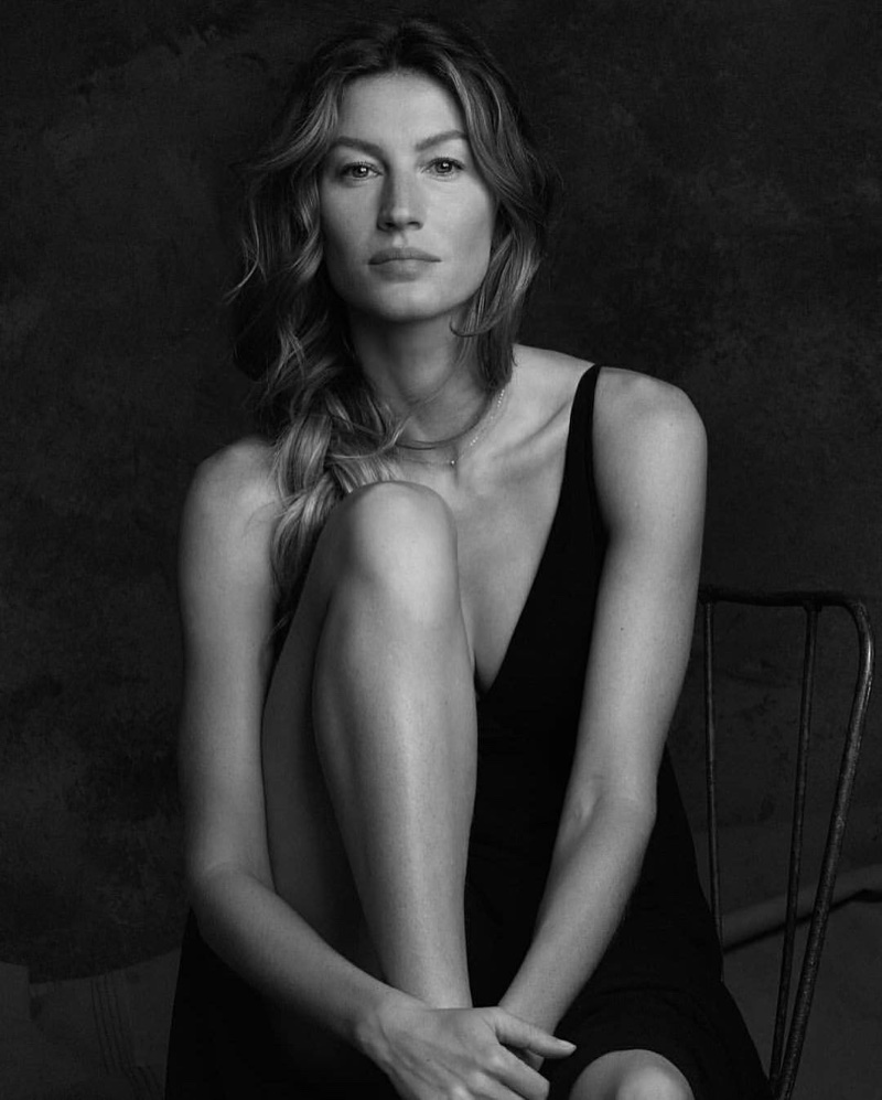 Photographed in black and white, Gisele Bundchen appears in O Boticário campaign