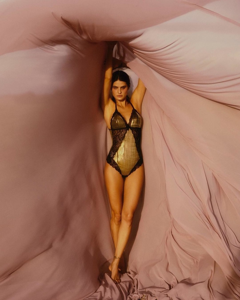 Isabeli Fontana models lace bodysuit from Isabeli Fontana Lingerie x Morena Rosa collection