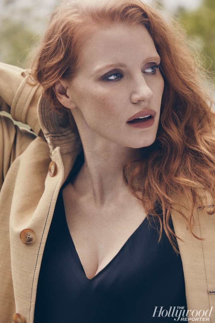 Jessica Chastain shows off a wavy hairstyle