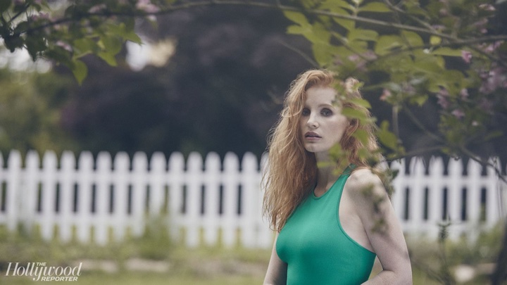 Jessica Chastain poses in green dress