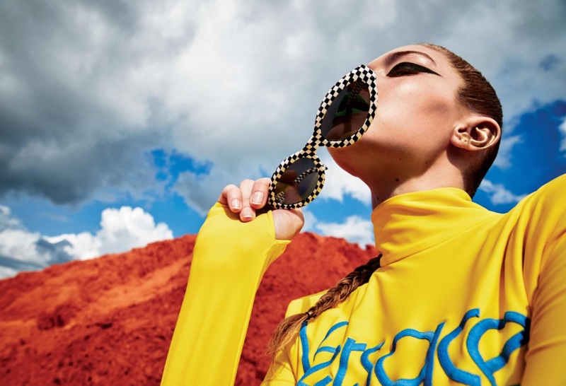 V Magazine Issue 114 (Fall Preview 2018) Gigi Hadid Cover: unknown author:  Amazon.com: Books