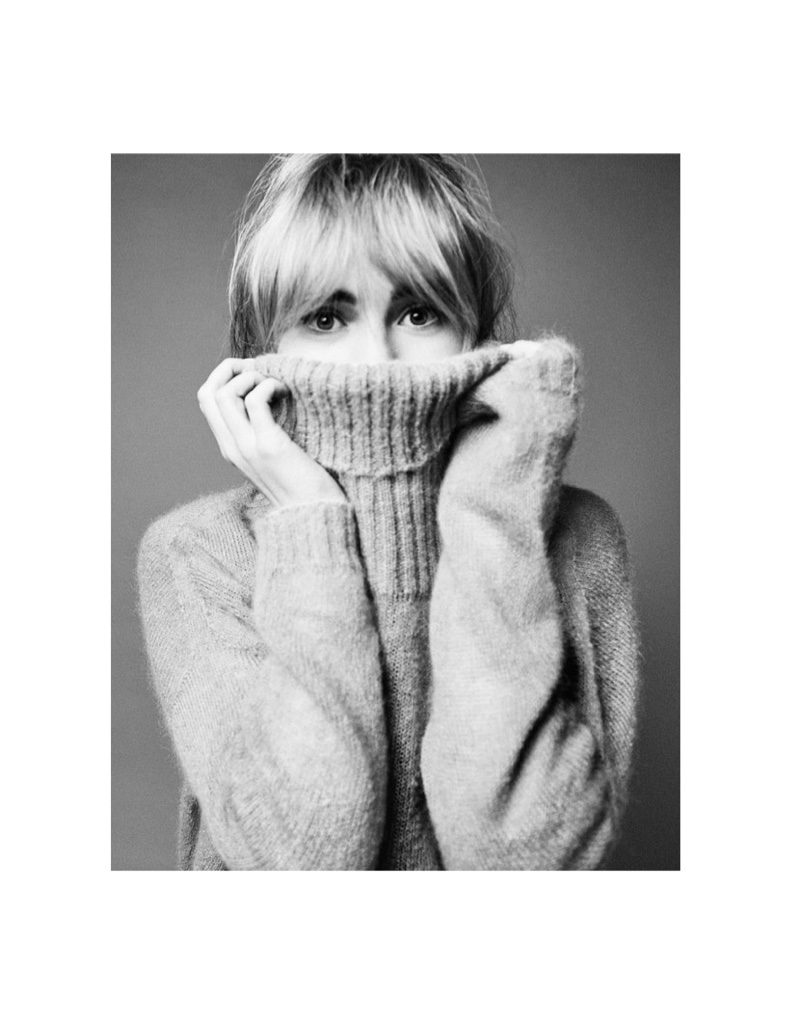 Suki Waterhouse wears a sweater in Twinset fall-winter 2018 campaign