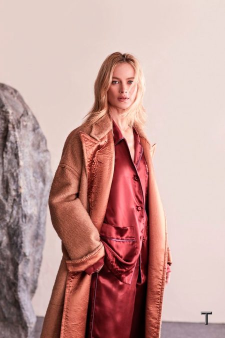 Carolyn Murphy Poses in Ladylike Looks for T Magazine Singapore Carolyn Murphy Poses in Ladylike Looks for T Magazine Singapore