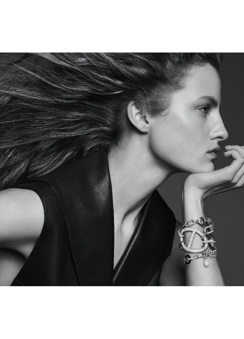 An image from the Hermes Enchainements Libres jewelry campaign