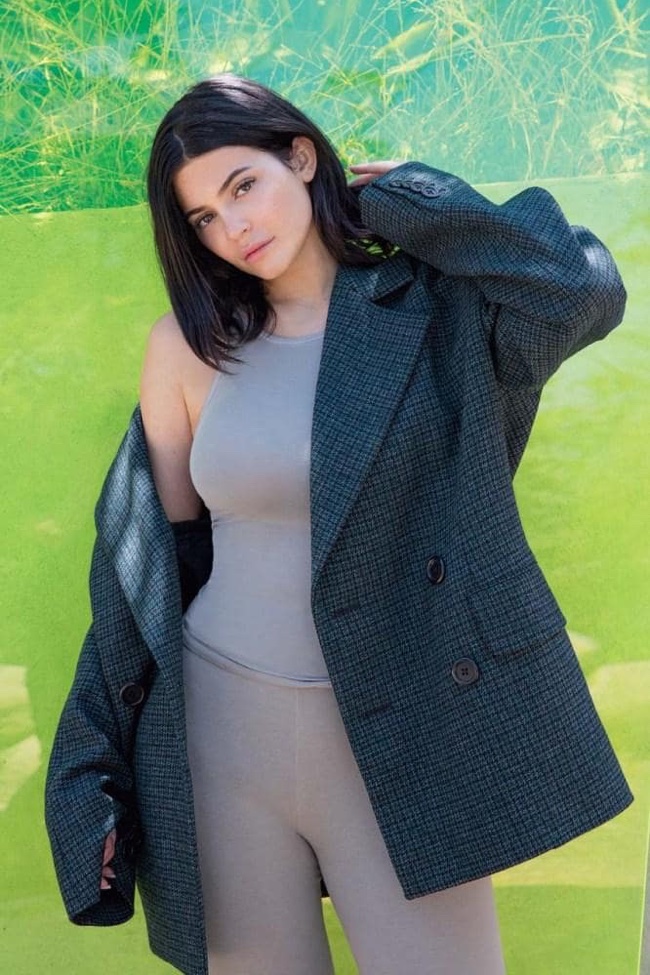 Kylie Jenner wears a minimal outfit