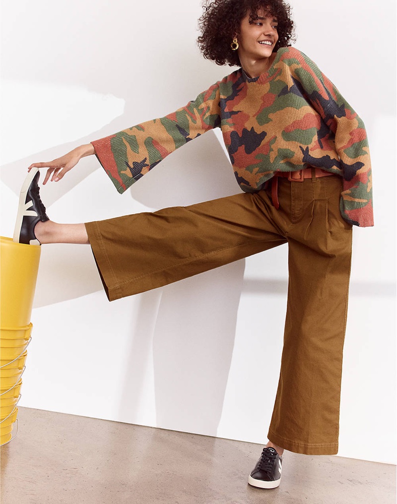 Madewell Cottontail Camo Wide-Sleeve Sweater, Pleated Wide-Leg Pants and Veja Esplar Low Sneakers in Black Leather