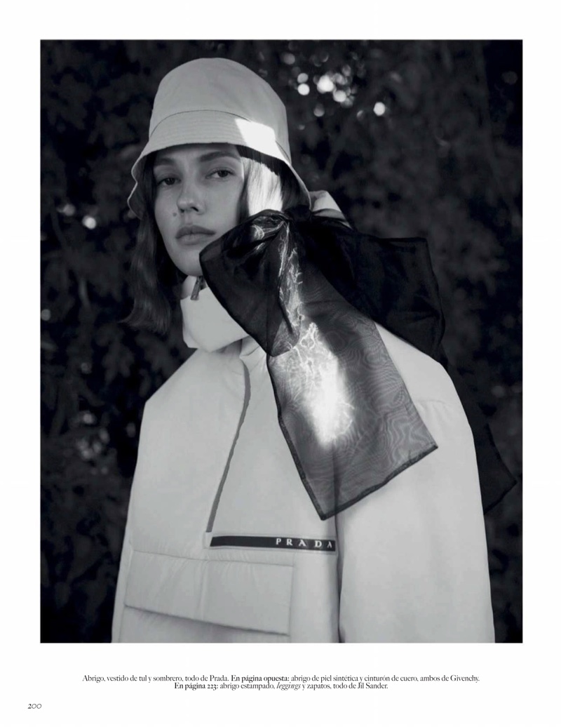 Mali Koopman Layers em estilos ao ar livre para a Vogue Mexico