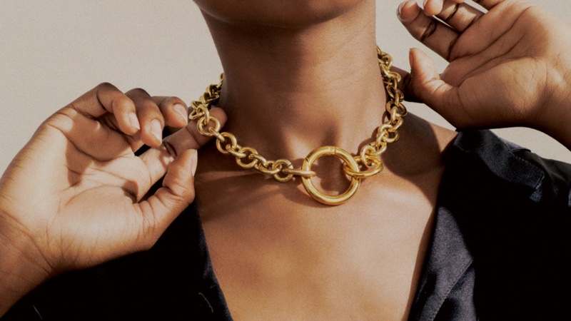 Ways to wear a bold chain necklace  Fashion, Fashion gone rouge, How to  wear