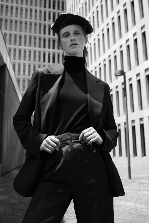 Magdalena Jasek | Harper's Bazaar Mexico | Office Fashion Editorial