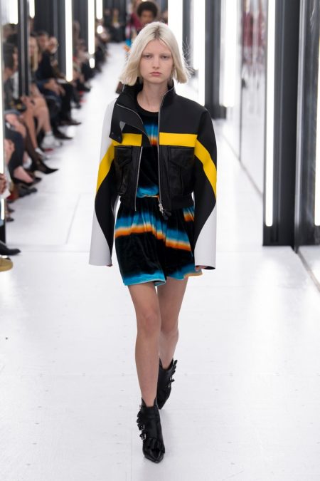 Look from the Louis Vuitton Women's Spring-Summer 2019 Fashion