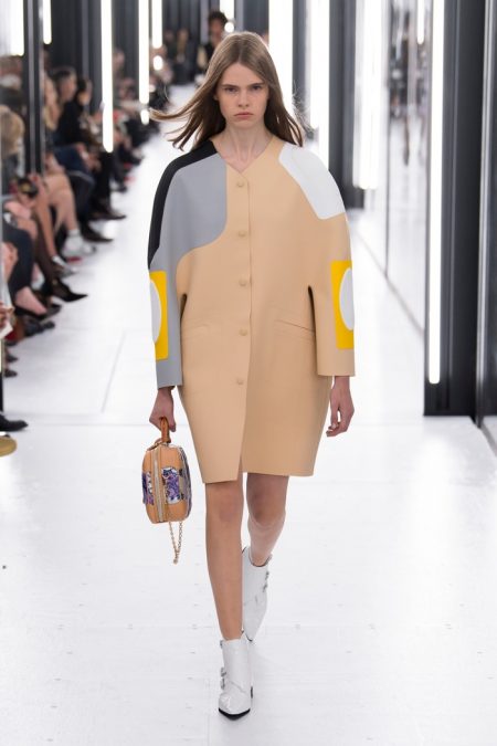 Look from the Louis Vuitton Women's Spring-Summer 2019 Fashion