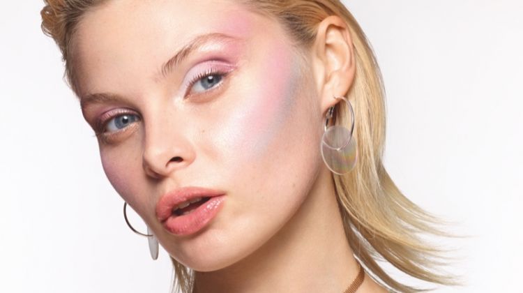 Rankin Captures Avon’s Winter 2018 Beauty Trends