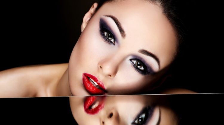 Model Makeup Glamour Red Lips Smokey Eyeshadow