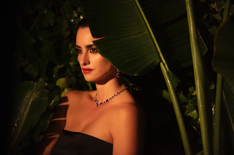 BEHIND THE SCENES: Penelope Cruz poses on set for Atelier Swarovski