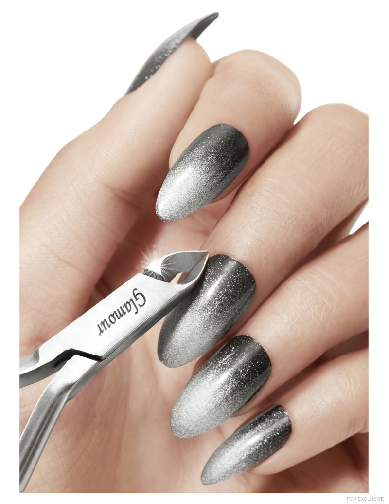 Static Nail with Liquid Mirror and Platinum Silver by Chanel, Tool Glamour by Japonesque Pro. Photo: Wendy Hope