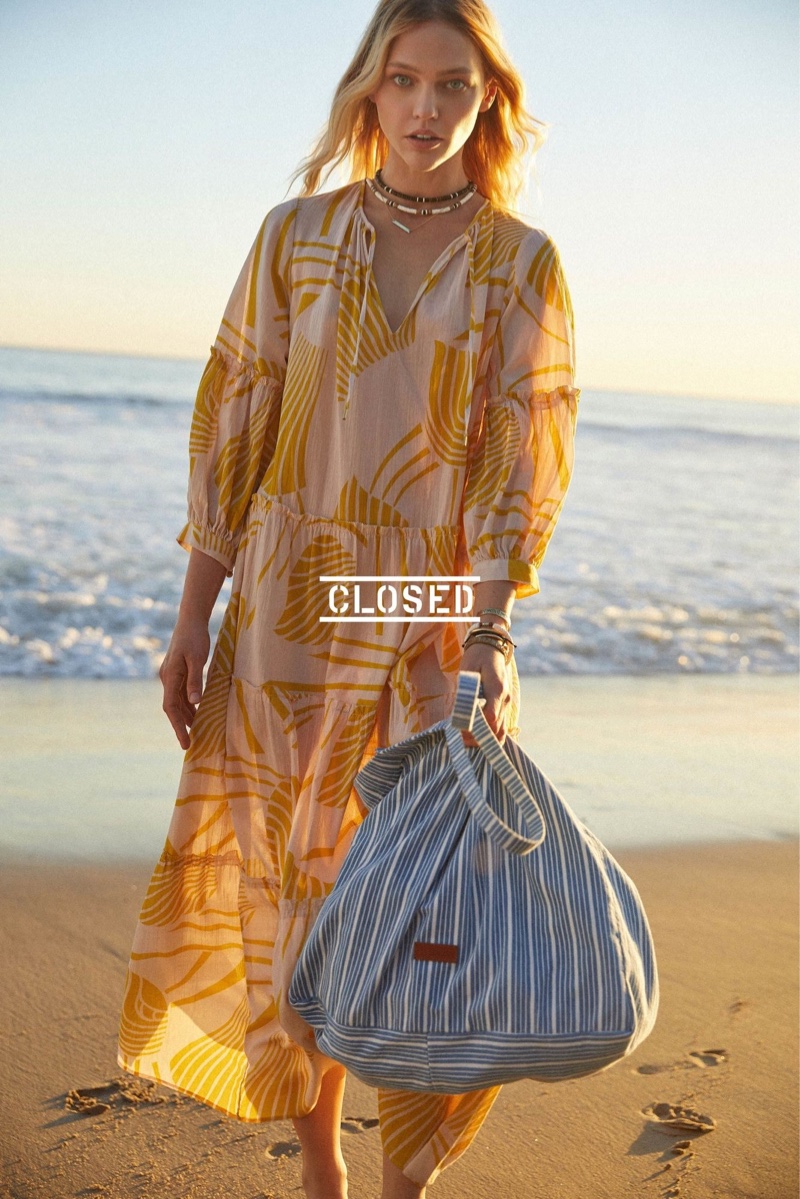 Closed heads to the beach for spring-summer 2019 campaign