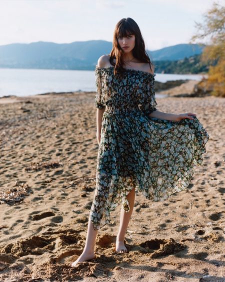 Grace Hartzel Chases the Sun in Maje Spring 2019 Campaign Posing at the beach, Grace Hartzel fronts Maje spring-summer 2019 campaign