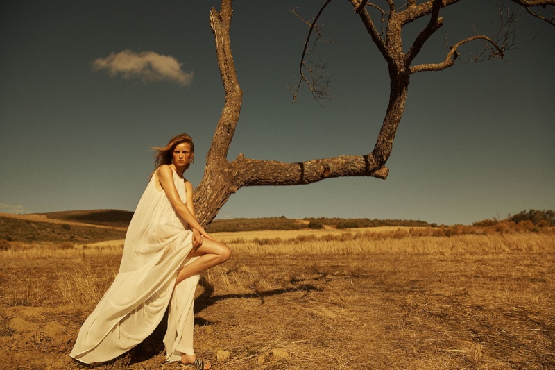 Model Rianne van Rompaey poses outdoors for Massimo Dutti spring-summer 2019 campaign